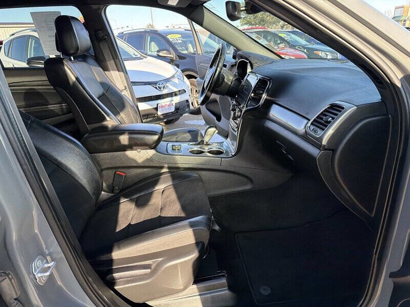 Used 2022 Jeep Grand Cherokee Laredo X AWD/4WD image 21