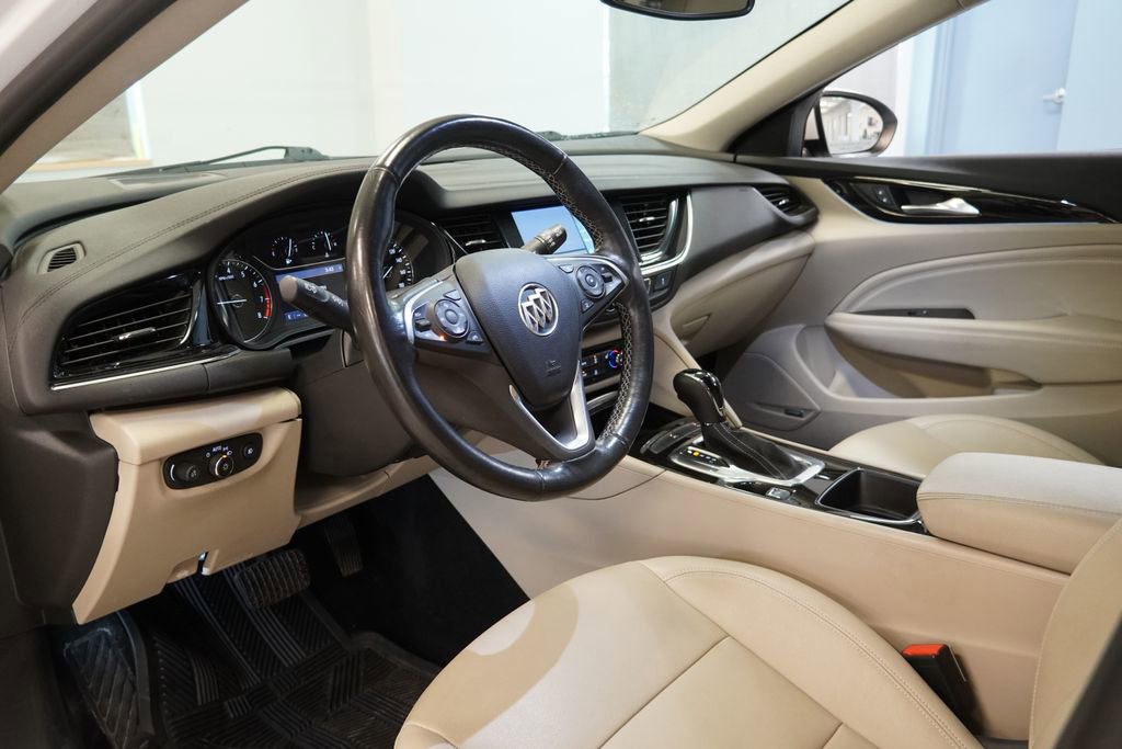 Used 2018 Buick Regal Essence w/ Driver Confidence Package #1 image 6