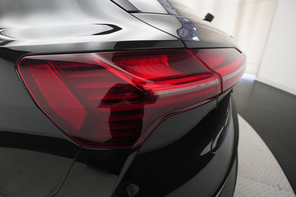 Used 2022 Audi e-tron Premium Plus w/ Premium Plus Package AWD/4WD image 33