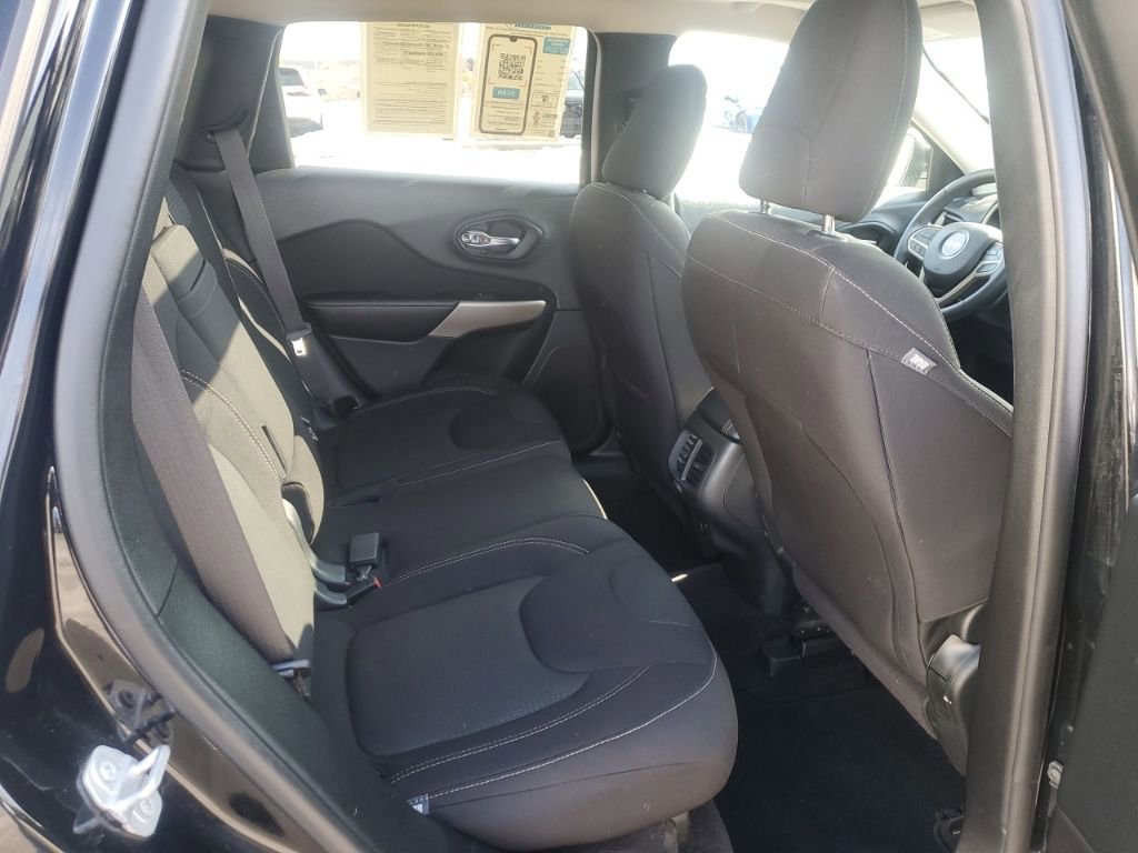 Used 2017 Jeep Cherokee Latitude w/ Comfort & Sound Group image 31