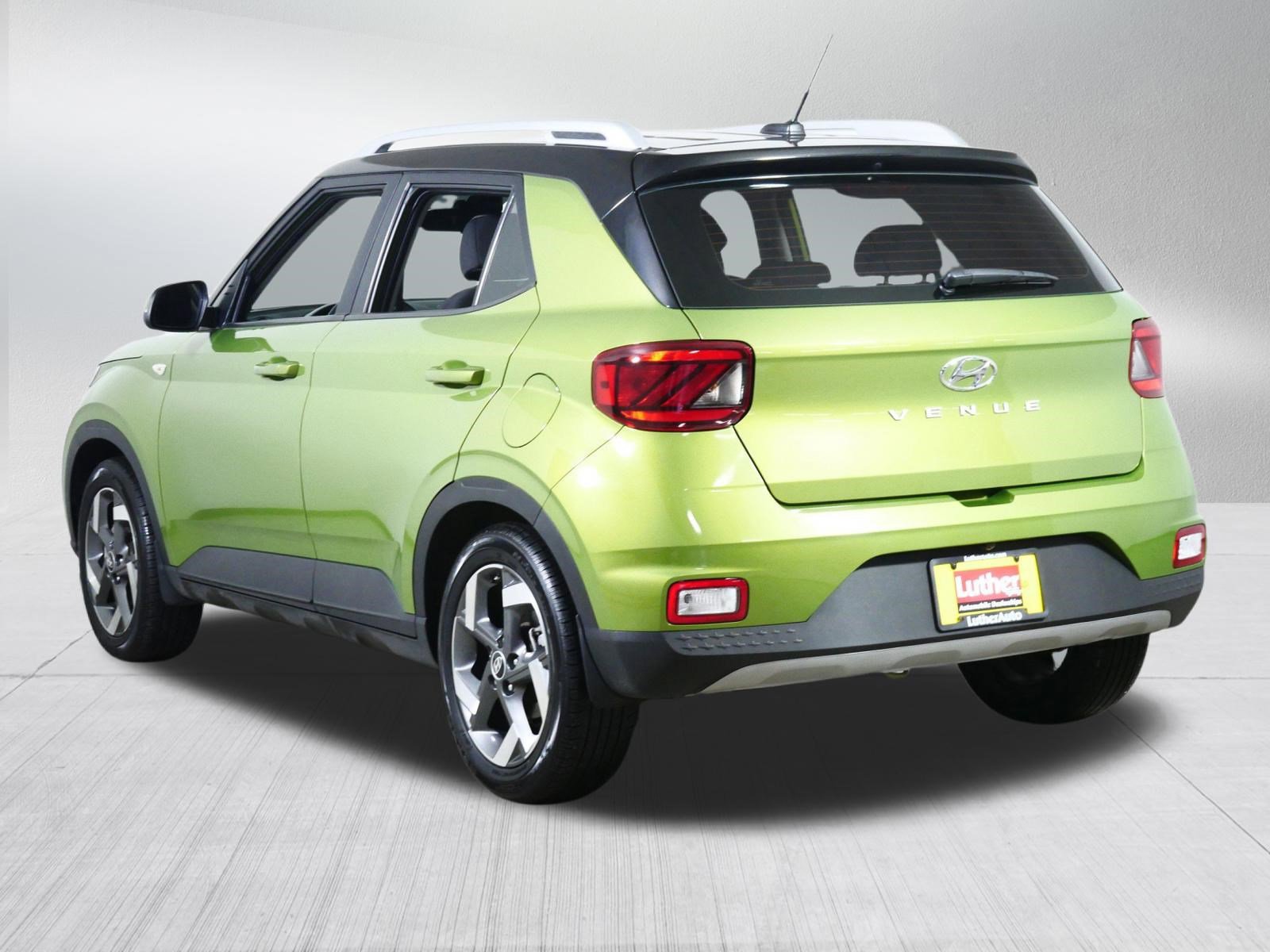 Used 2023 Hyundai Venue SEL image 5