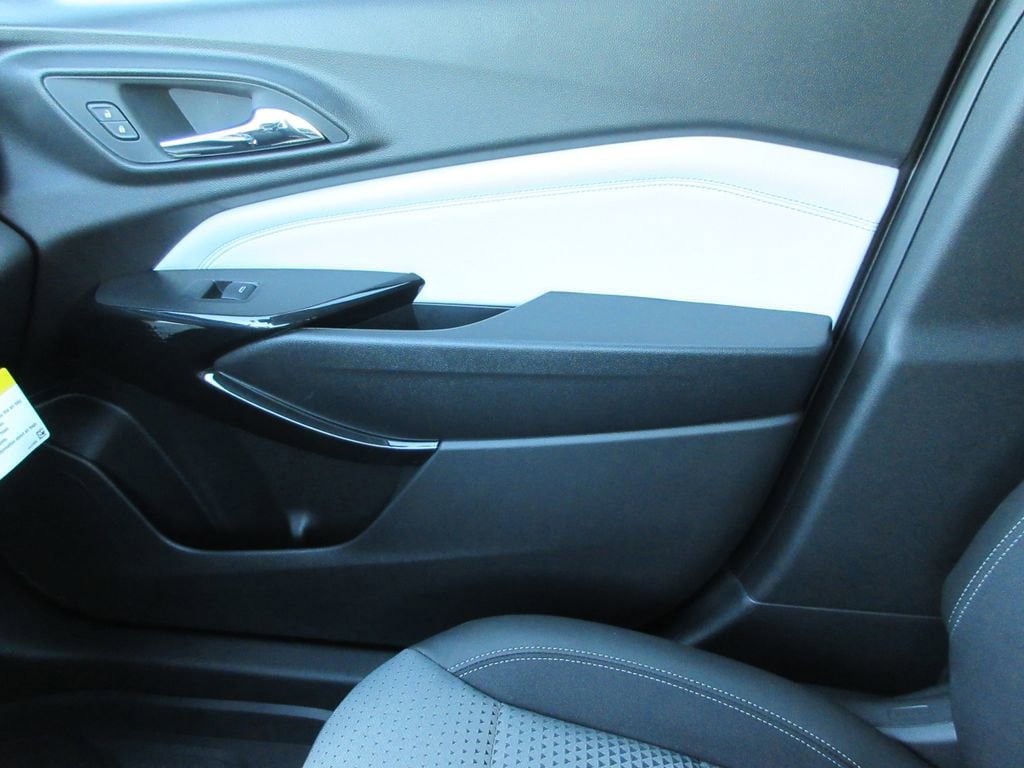 New 2026 Chevrolet Trax LT FWD image 31