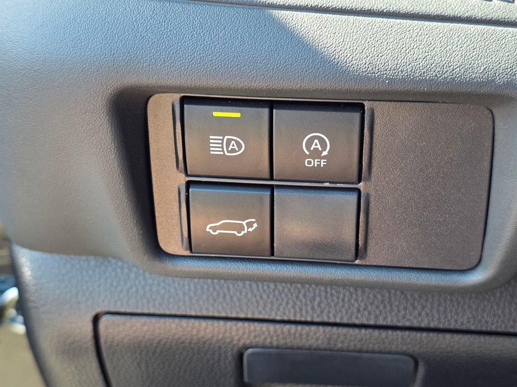 Used 2023 Toyota Highlander LE AWD/4WD image 41