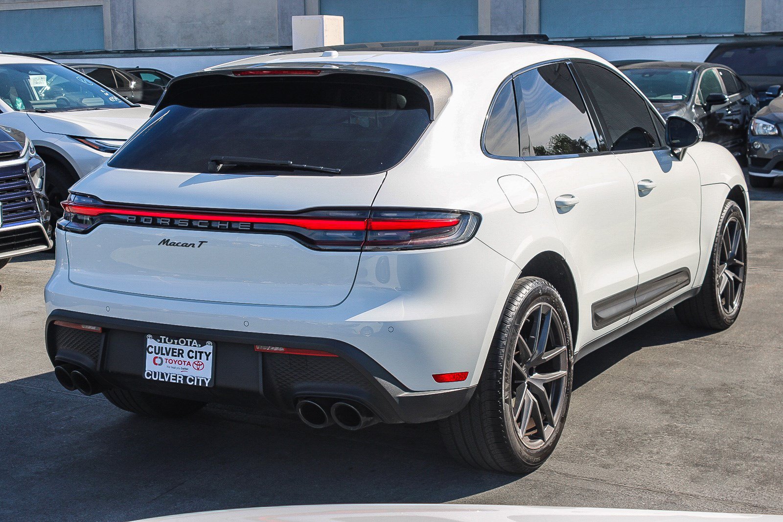 Used 2023 Porsche Macan Turbo AWD/4WD image 9