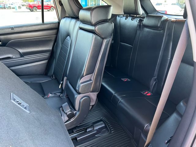 Used 2022 Toyota Highlander XLE AWD/4WD image 32