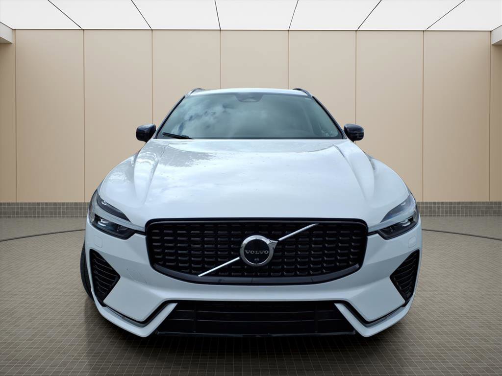 Used 2023 Volvo XC60 B5 Plus w/ Protection Package Premier image 3