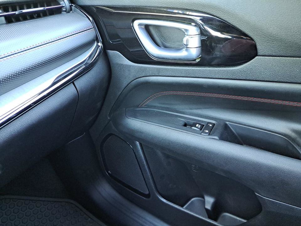 Used 2025 Jeep Compass Trailhawk AWD/4WD image 33