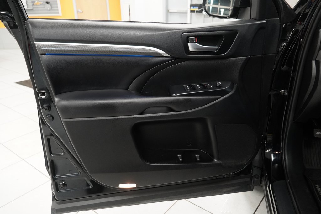 Used 2019 Toyota Highlander SE image 14