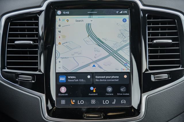 Used 2023 Volvo XC90 B6 Ultimate w/ Lounge Package image 23