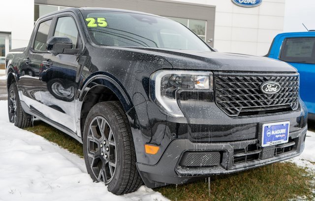 New 2025 Ford Maverick Lariat w/ Black Appearance Package image 3