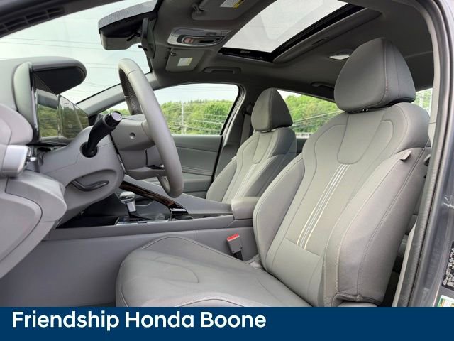 Used 2024 Hyundai Elantra SEL w/ Convenience Package FWD image 18