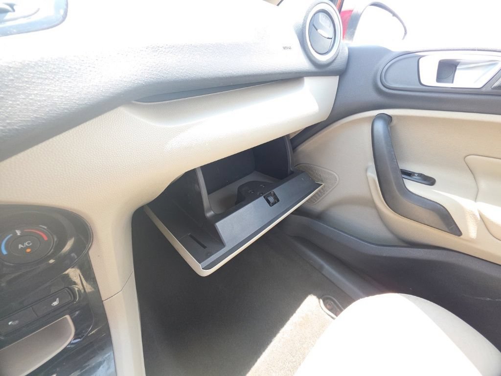 Used 2016 Ford Fiesta Titanium FWD image 23