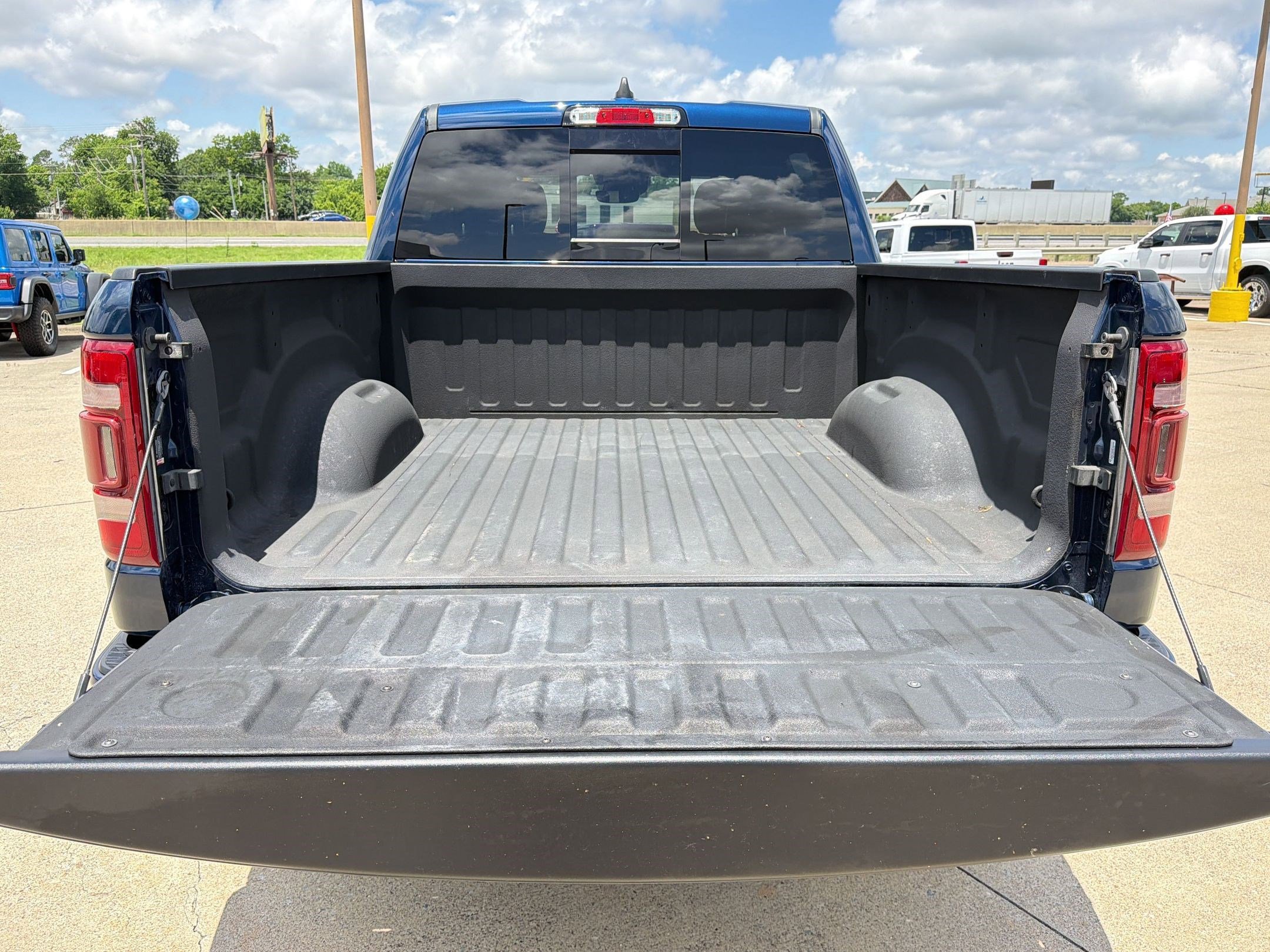 Used 2022 RAM 1500 Limited w/ Body Color Bumper Group AWD/4WD image 32