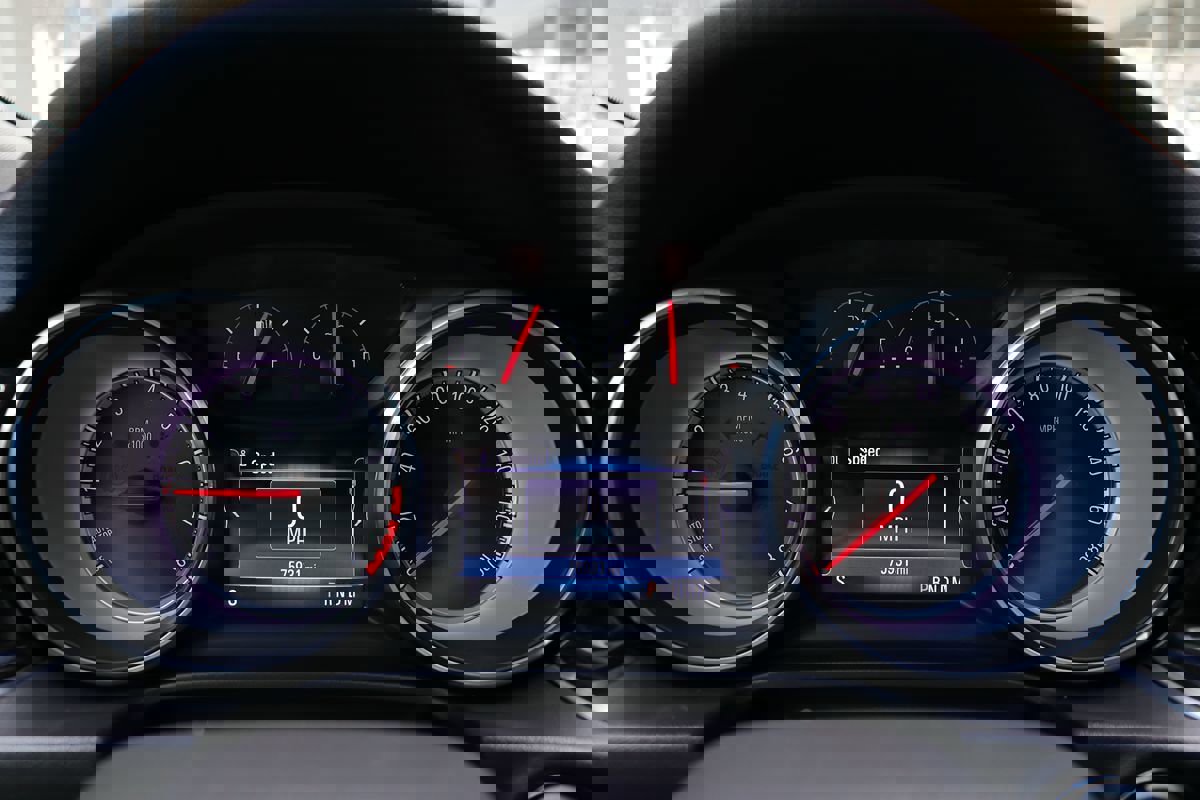 Used 2018 Buick Regal Essence w/ Driver Confidence Package #1 image 17