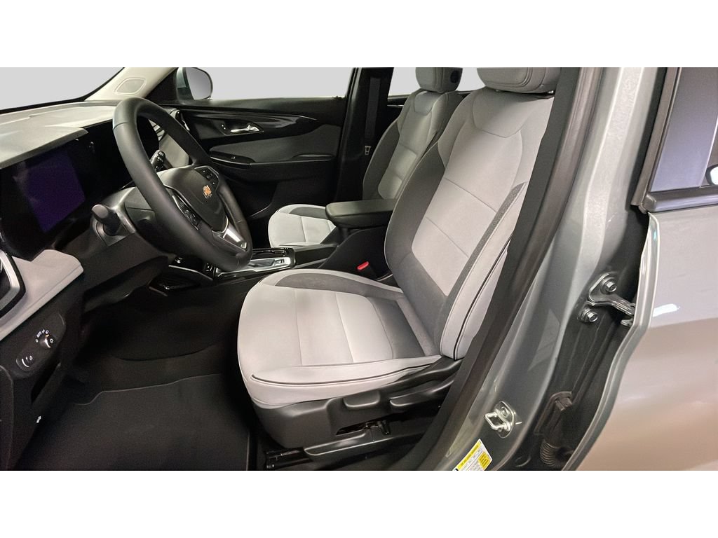 Used 2024 Chevrolet TrailBlazer LT w/ LT Cold Weather Package AWD/4WD image 12