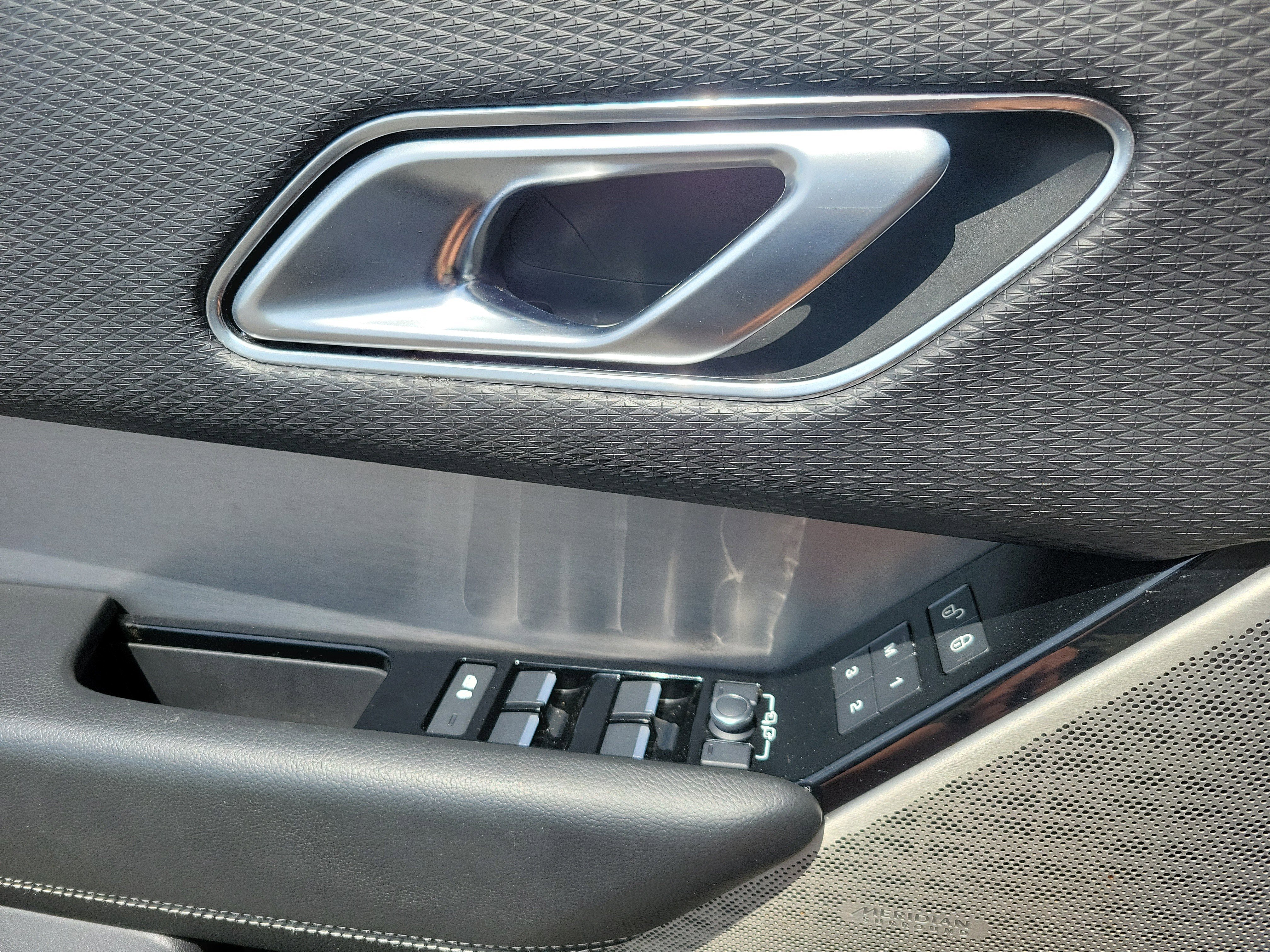 Used 2019 Land Rover Range Rover Velar R-Dynamic SE image 7