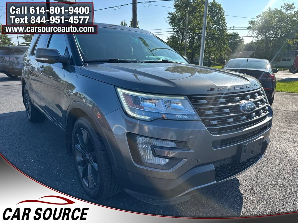 Used 2017 Ford Explorer XLT w/ Equipment Group 202A AWD/4WD image 12