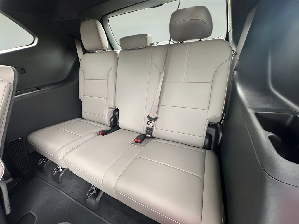 Used 2026 GMC Acadia Elevation w/ Elevation Premium Package FWD image 30