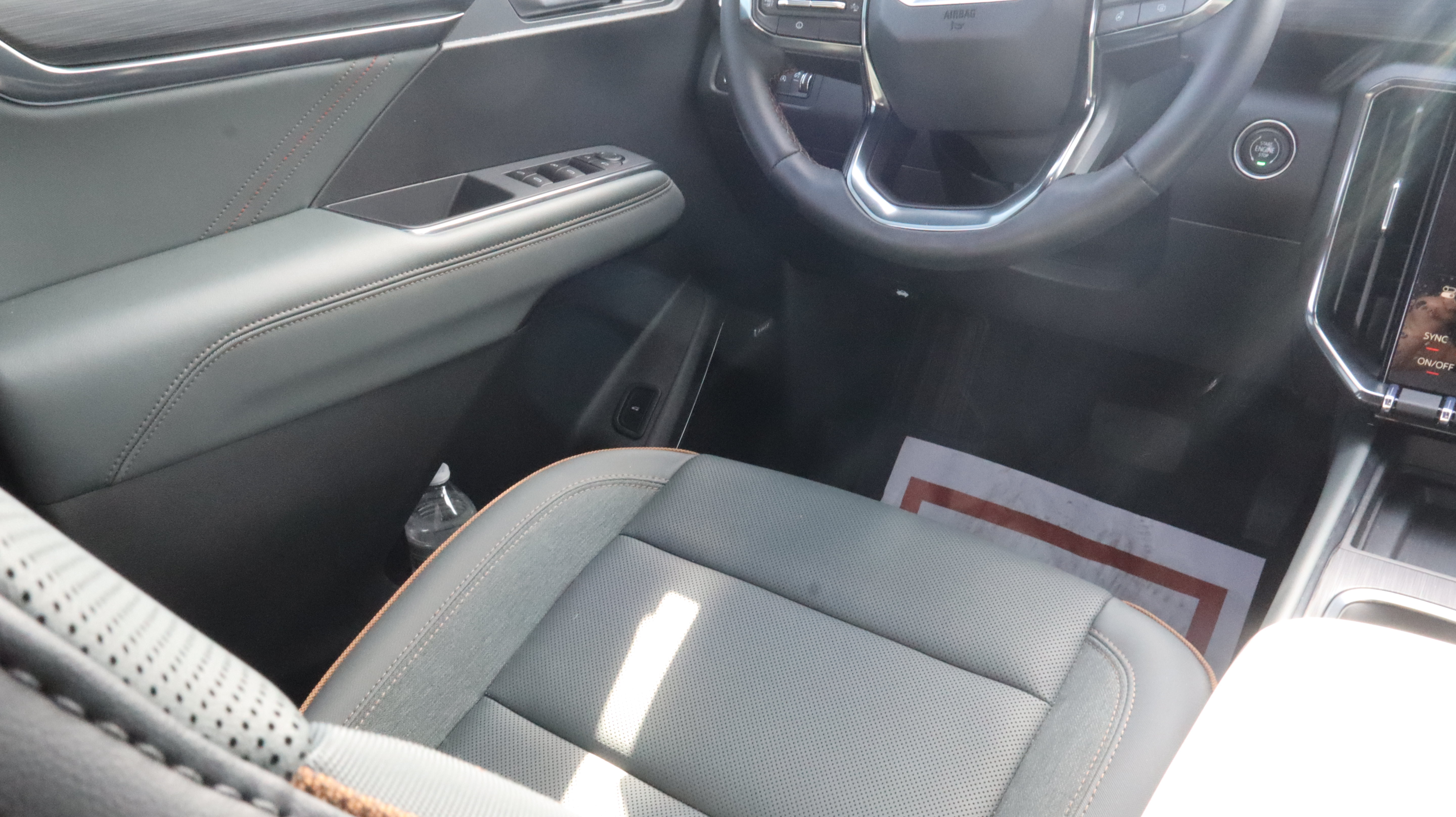 Used 2026 GMC Acadia AT4 w/ LPO, Floor Liner Package AWD/4WD image 13
