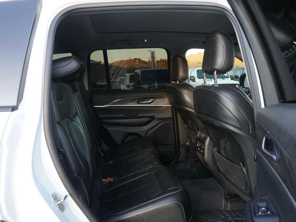 Used 2023 Jeep Grand Cherokee Limited image 21