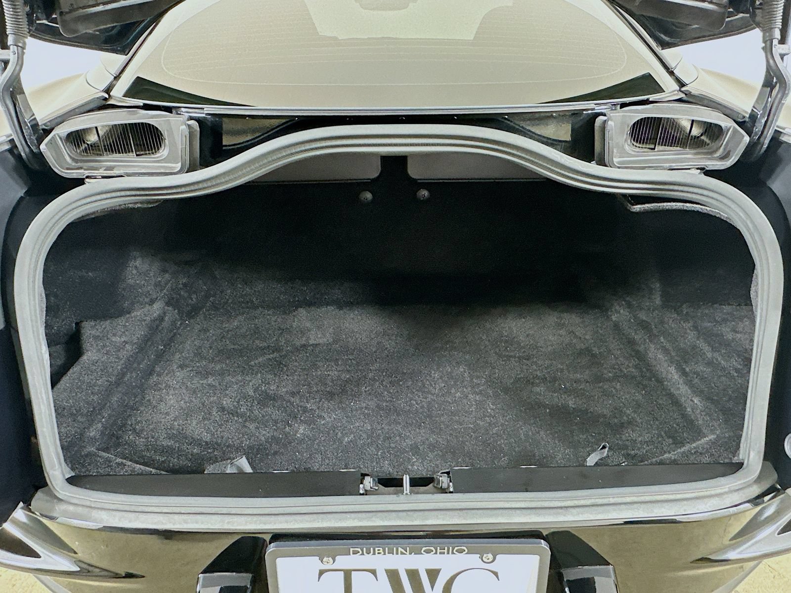 Used 2024 Aston Martin DB12 Coupe RWD image 35