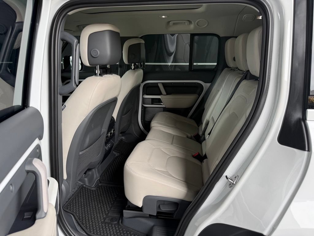 Used 2023 Land Rover Defender 130 SE AWD/4WD image 18
