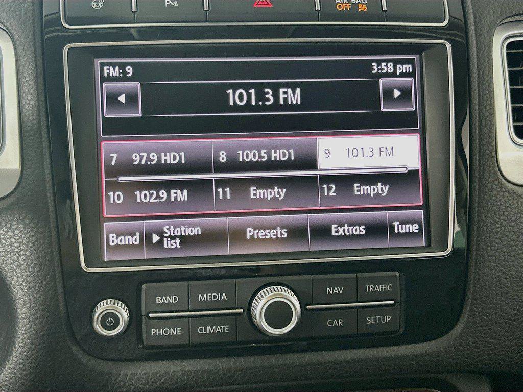 Used 2016 Volkswagen Touareg TDI AWD/4WD image 15