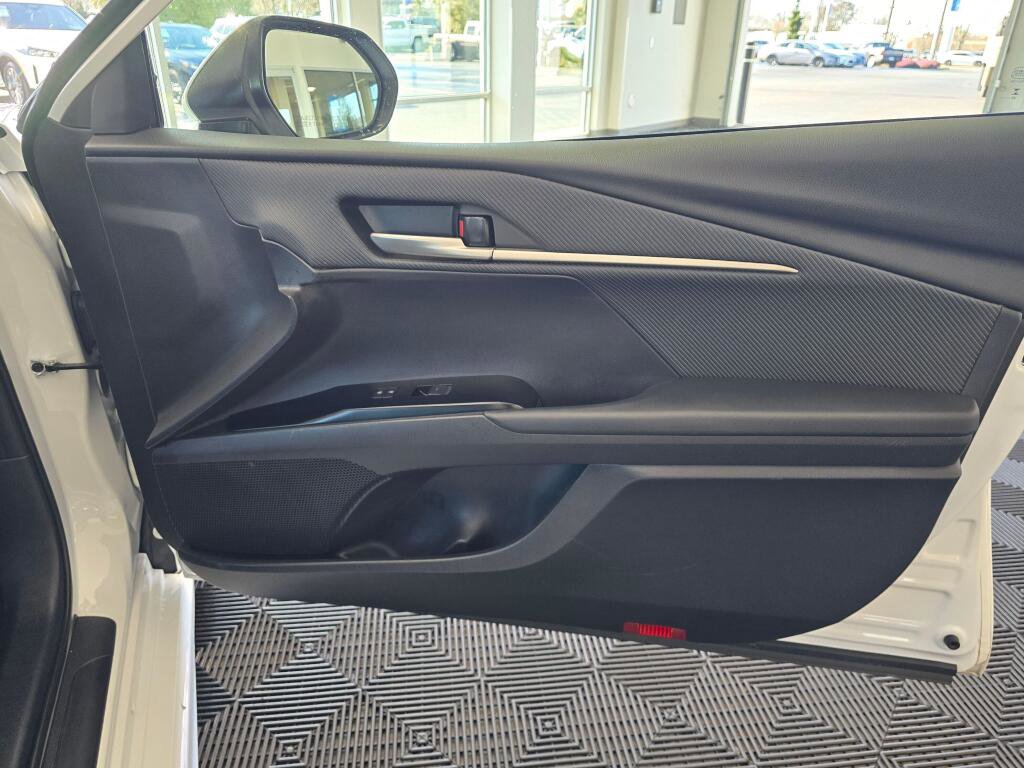 Used 2025 Toyota Camry SE image 41