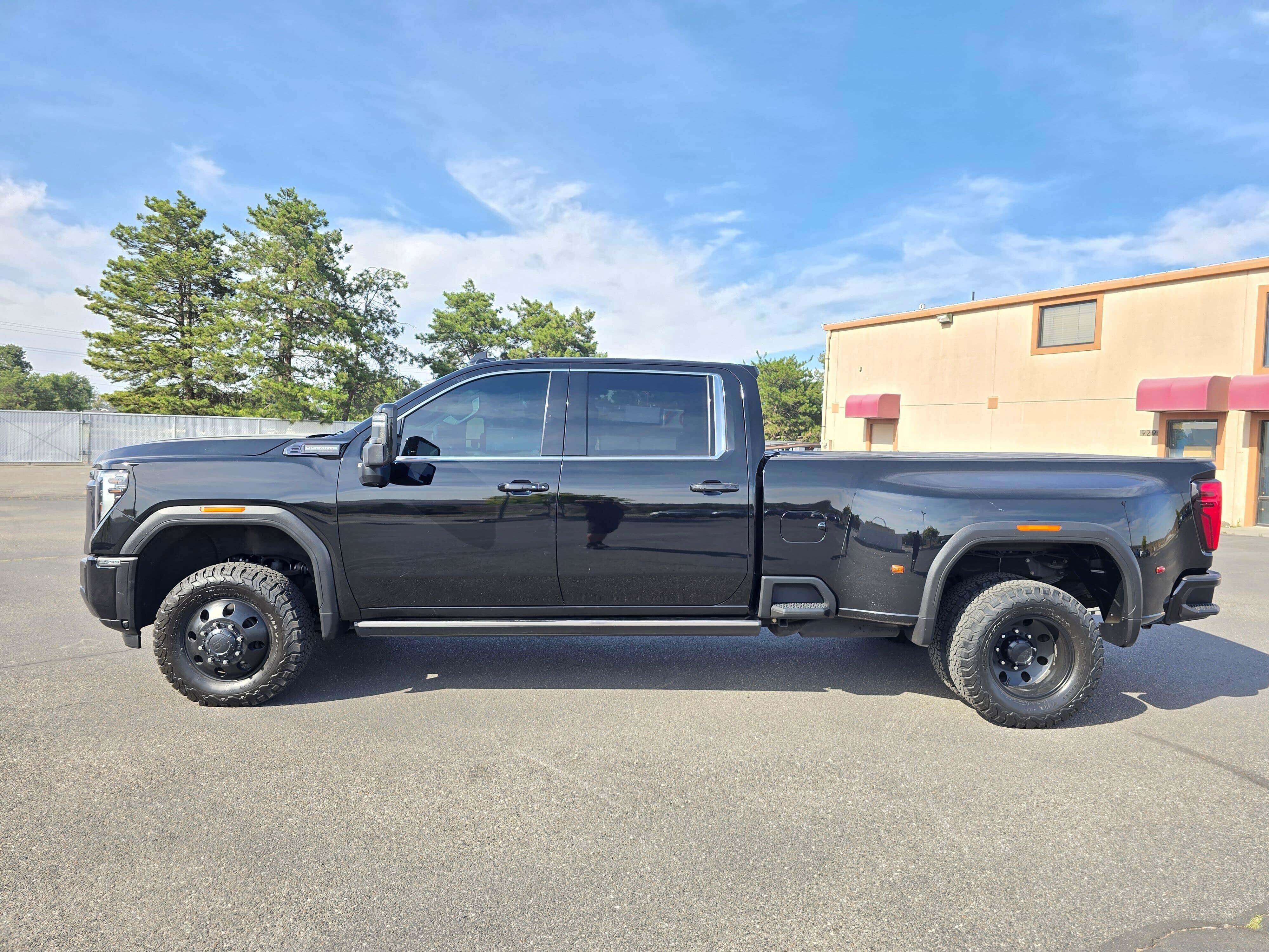 Used 2024 GMC Sierra 3500 Denali Ultimate AWD/4WD image 3