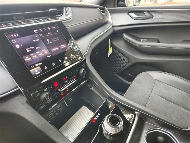 New 2025 Jeep Grand Cherokee L Laredo image 25