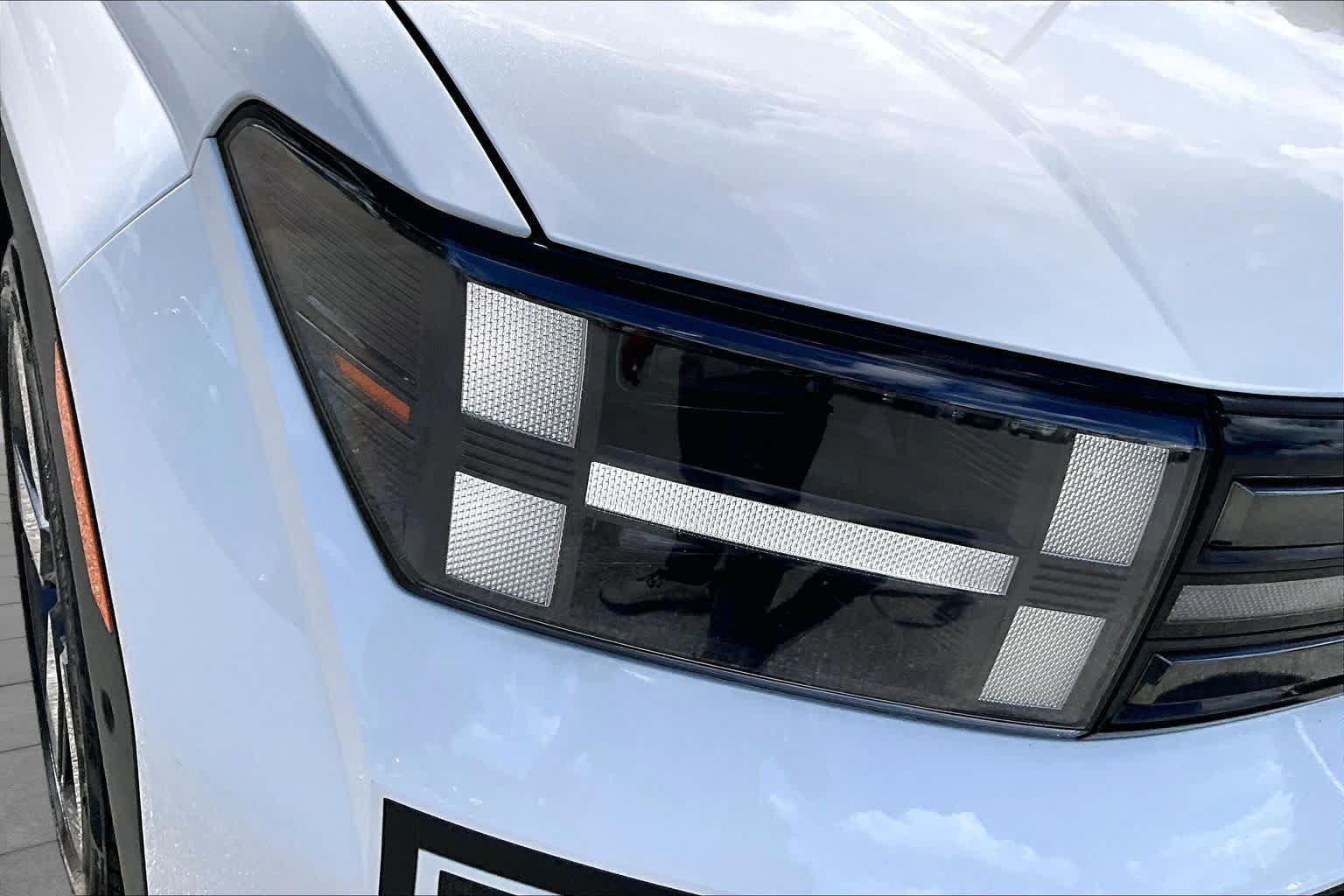 Used 2025 Hyundai Santa Fe Limited AWD/4WD image 28