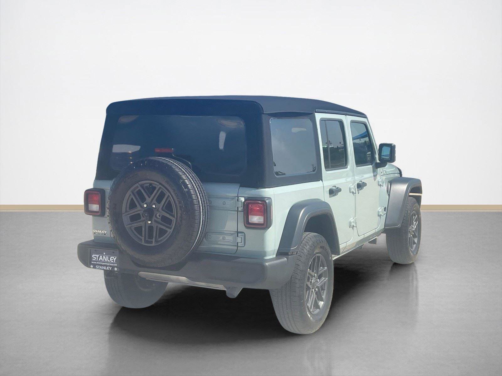Used 2024 Jeep Wrangler Sport S image 8