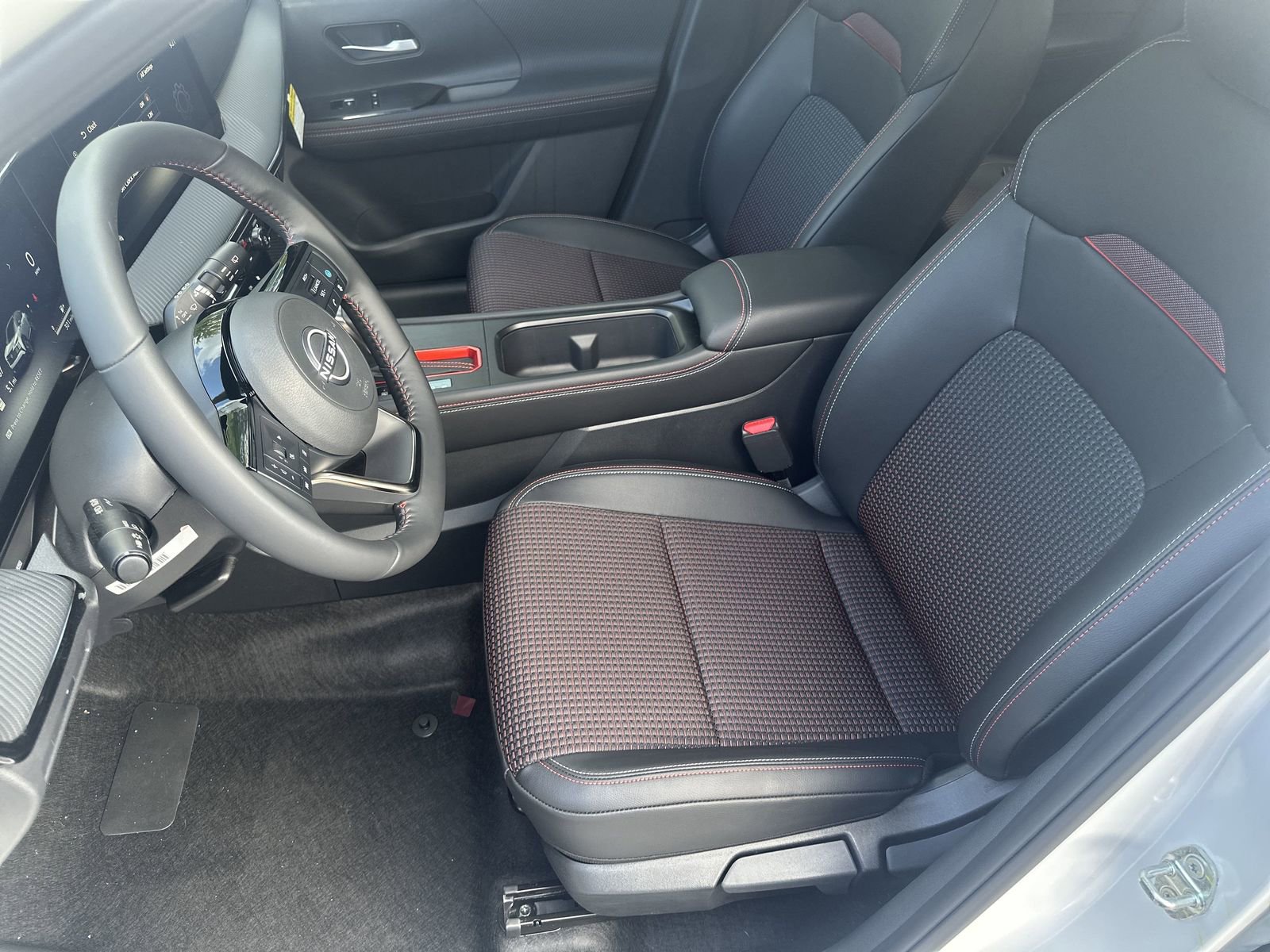 New 2025 Nissan Kicks SR image 18