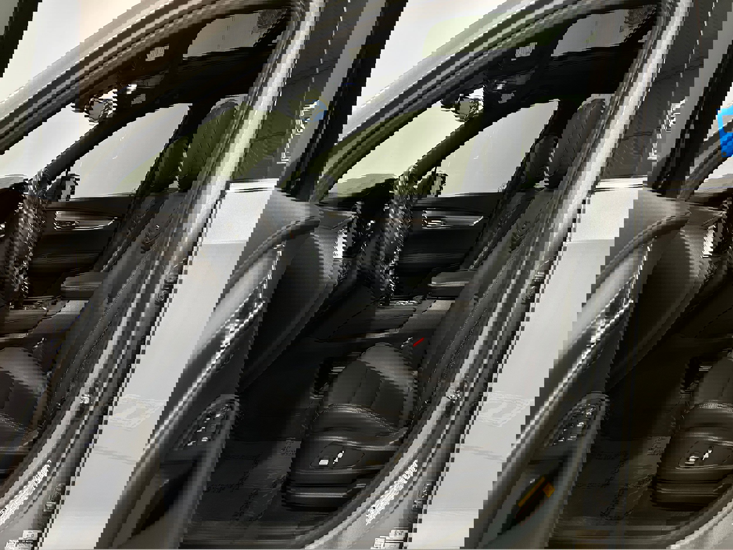 Used 2023 Cadillac XT6 Luxury image 4