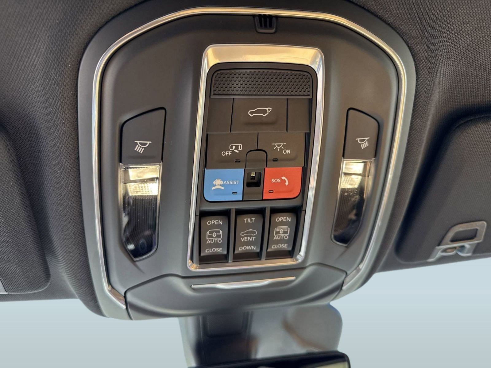 New 2025 Jeep Grand Cherokee Summit w/ Luxury Tech Group V image 30