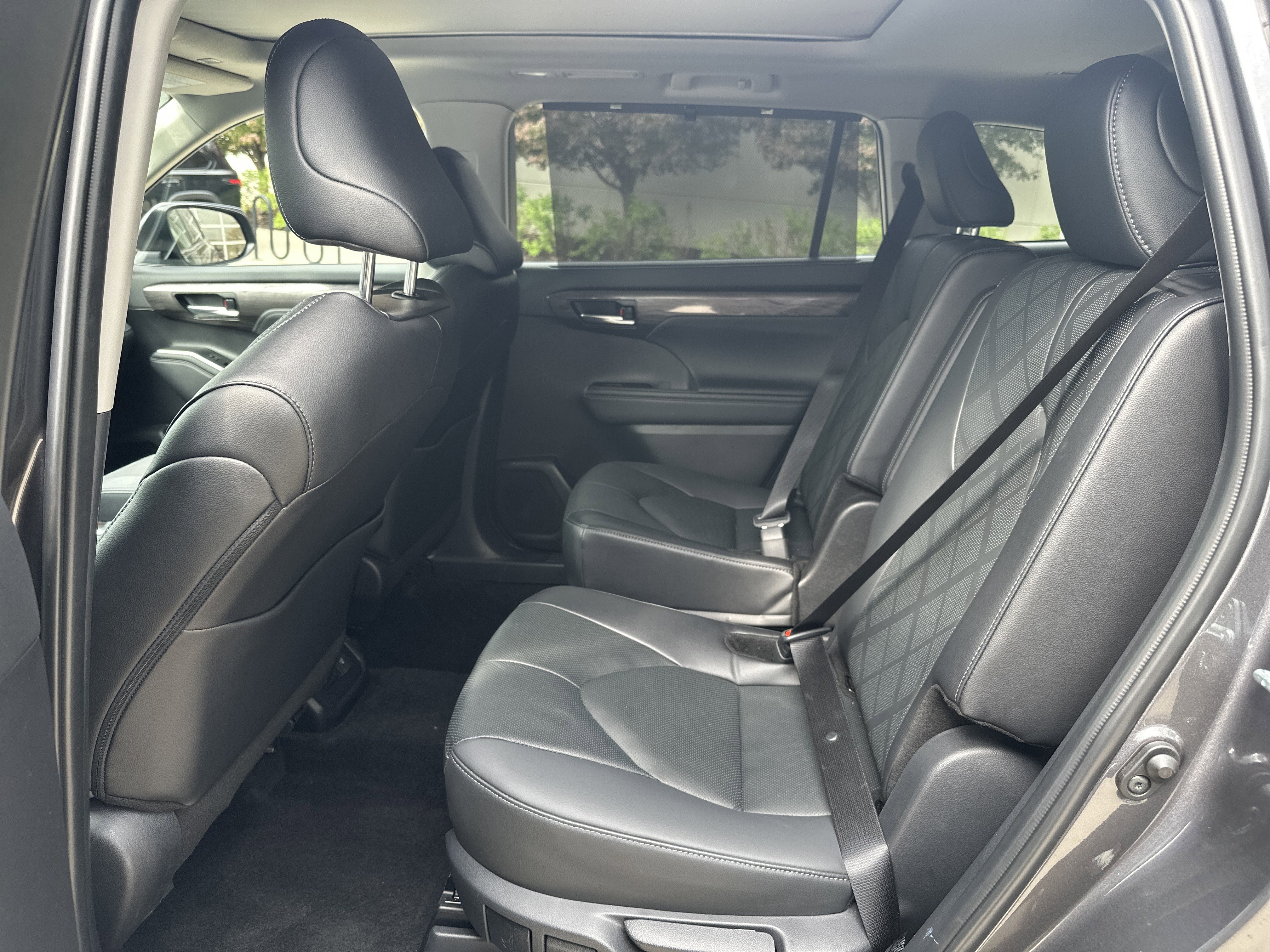 Used 2024 Toyota Highlander Platinum AWD/4WD image 28