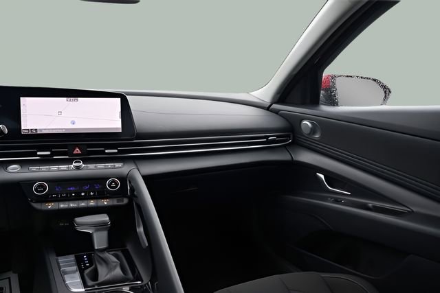 Used 2023 Hyundai Elantra SEL w/ Convenience Package FWD image 12