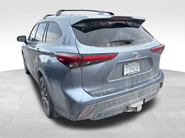 Used 2020 Toyota Highlander XLE AWD/4WD image 18