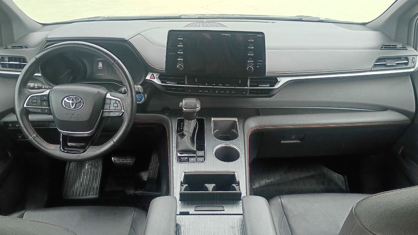 Used 2023 Toyota Sienna XSE FWD image 17