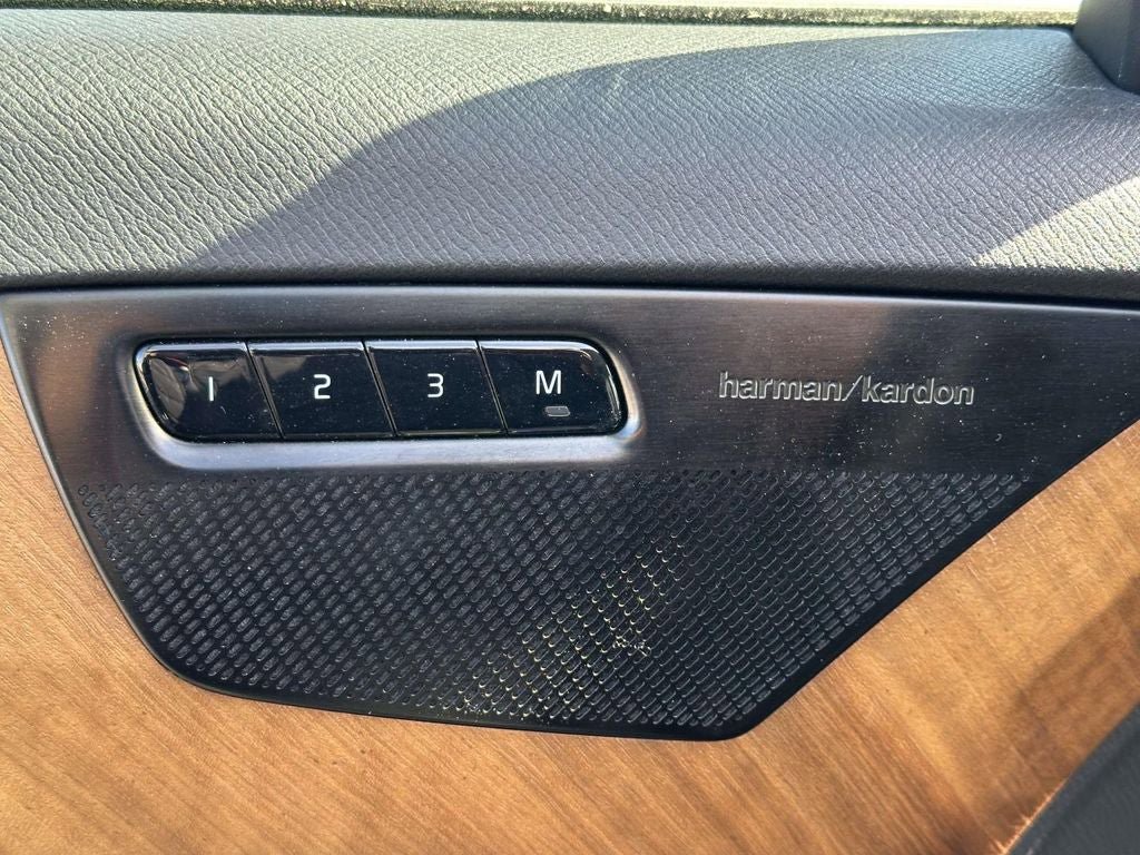 Used 2023 Volvo XC90 B6 Plus AWD/4WD image 16