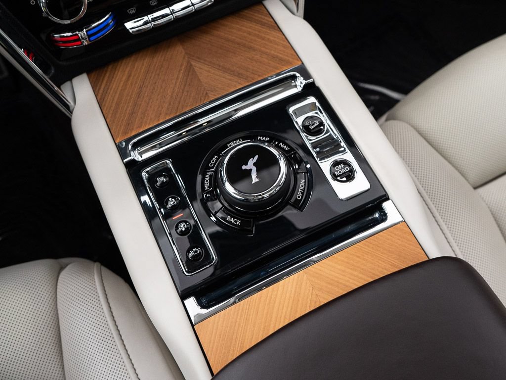 Certified 2019 Rolls-Royce Cullinan AWD/4WD image 38
