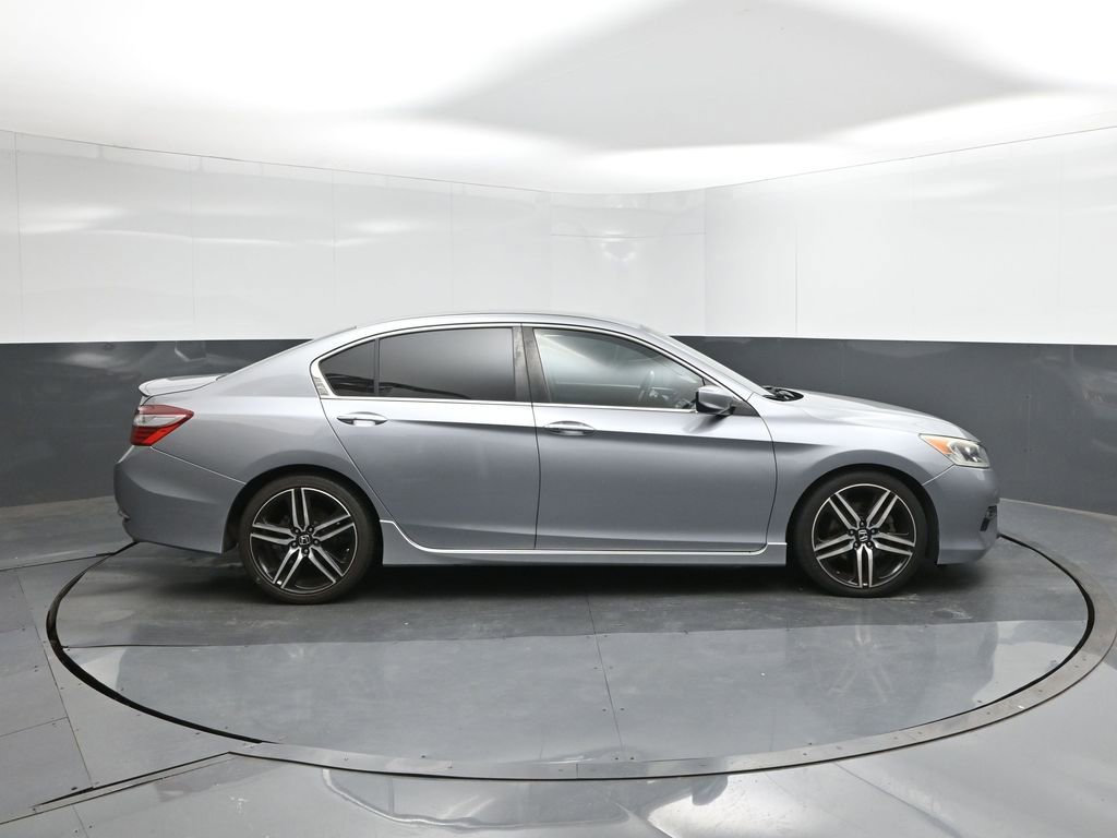 Used 2017 Honda Accord Sport image 11