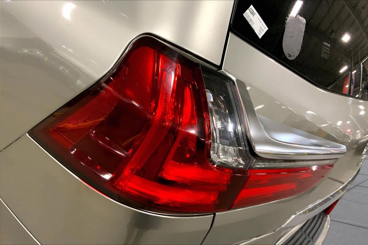 Used 2020 Lexus LX 570 4WD w/ Luxury Package image 29