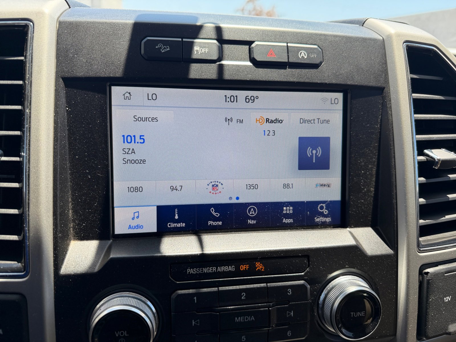 Used 2019 Ford F150 Lariat w/ Equipment Group 502A Luxury AWD/4WD image 23