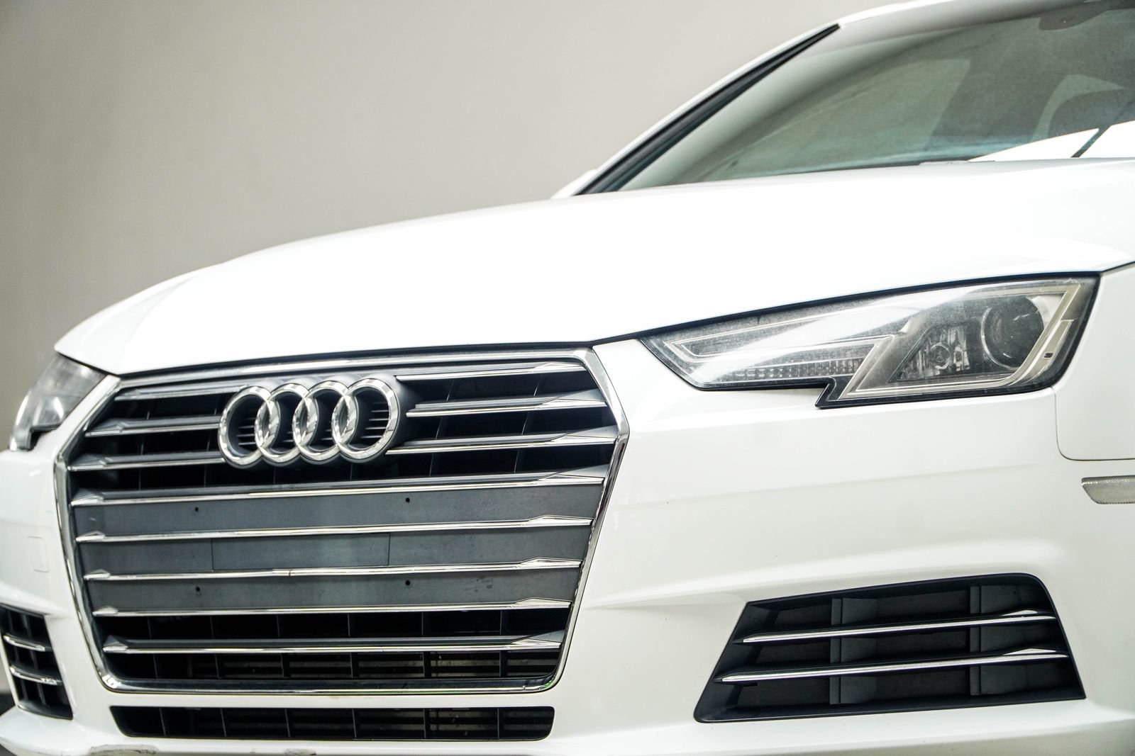 Used 2017 Audi A4 2.0T Ultra Premium w/ Convenience Package FWD image 2