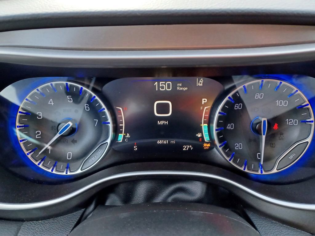 Used 2023 Chrysler Pacifica Touring-L FWD image 17
