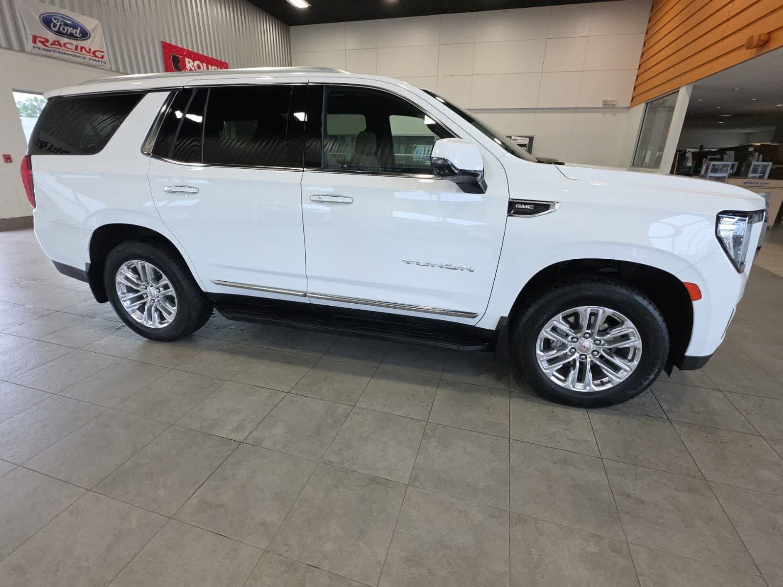 Used 2024 GMC Yukon SLT w/ SLT Premium Package AWD/4WD image 7