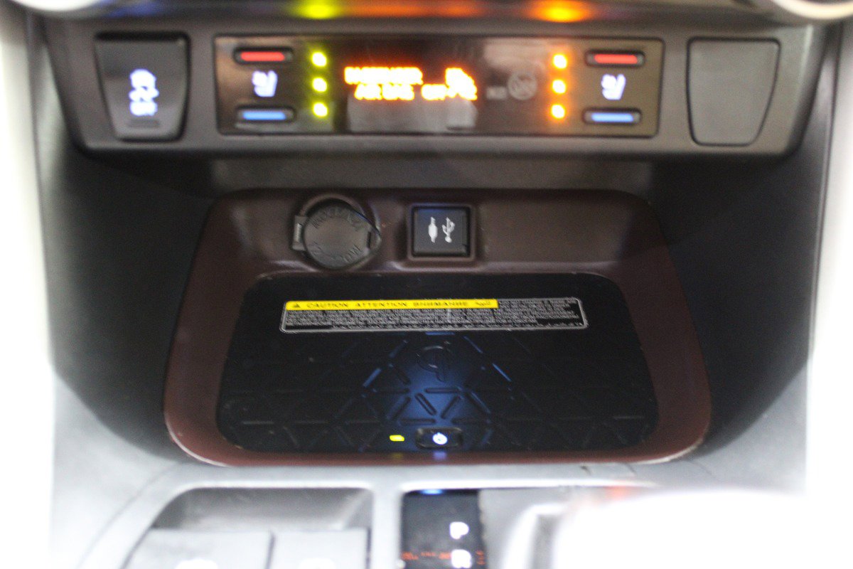 Used 2019 Toyota RAV4 Limited w/ Advanced Technology Package FWD image 30