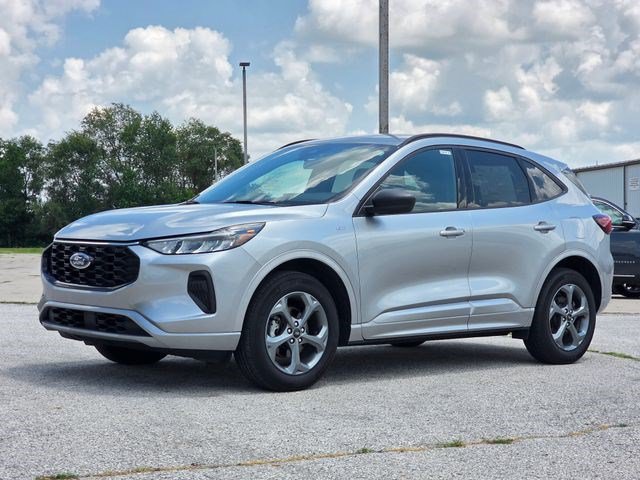 Used 2023 Ford Escape ST-Line w/ Tech Pack #1 AWD/4WD image 3