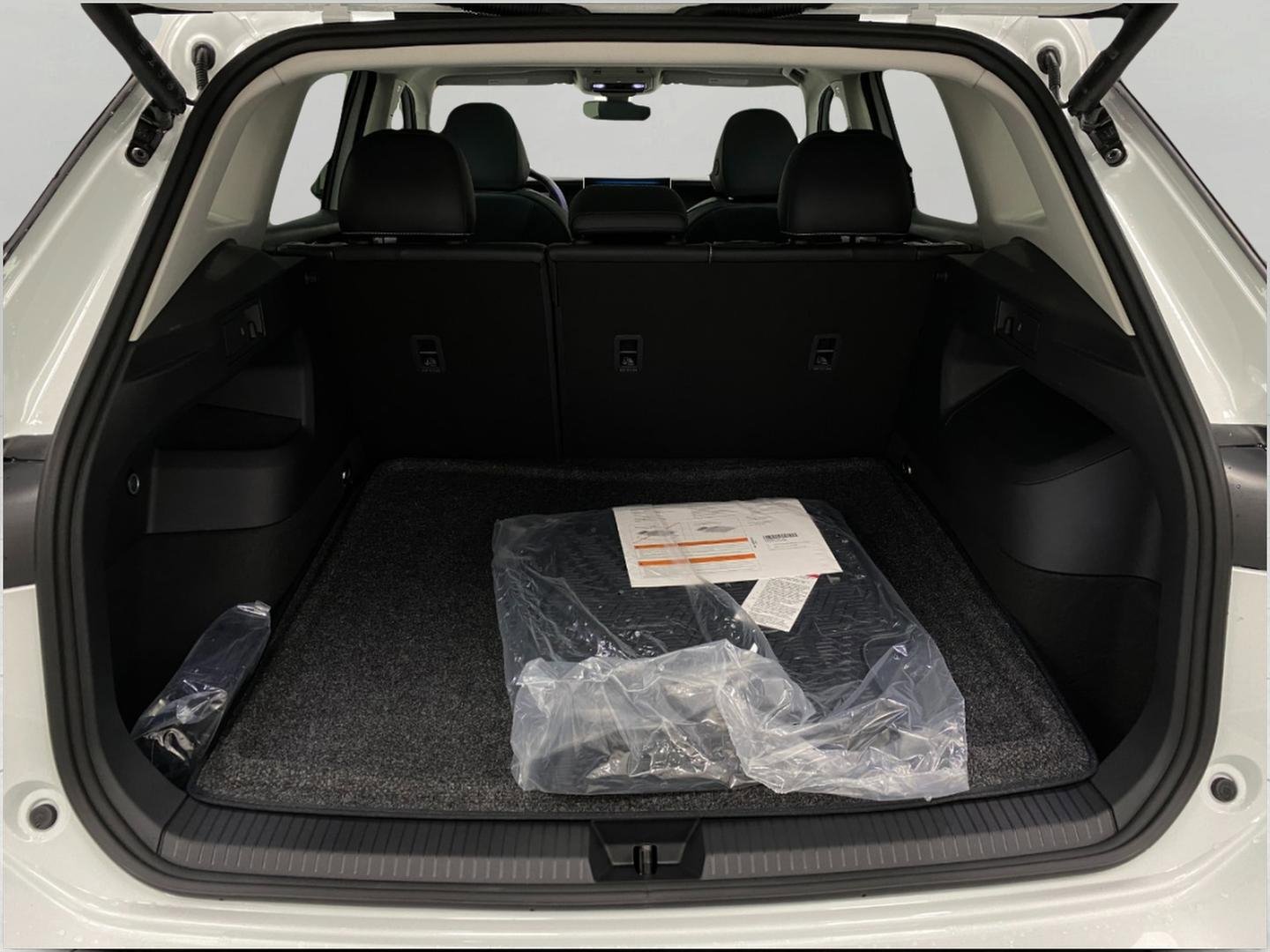 New 2026 Volkswagen Tiguan SE image 5